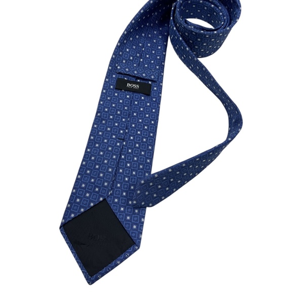 HUGO BOSS Blue Geometric Silk LUXURY Tie ITALY - Picture 2 of 4